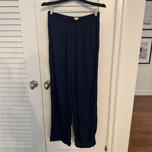 DONNI. Navy Wide Leg Pants Flowing High-Waisted Design